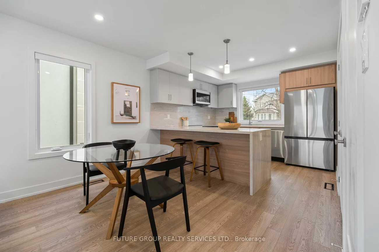 34, Poplar, Islington-City Centre West, Toronto