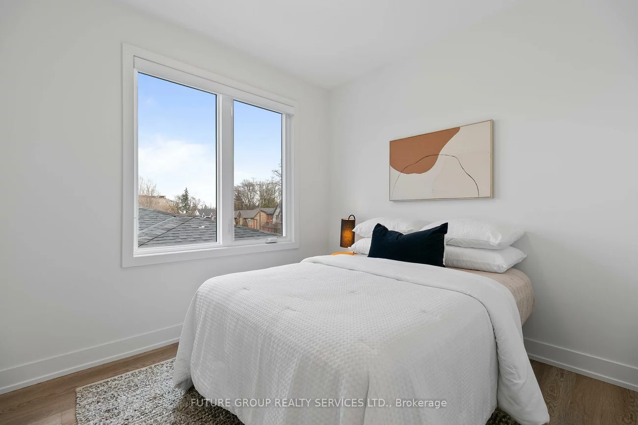 34, Poplar, Islington-City Centre West, Toronto