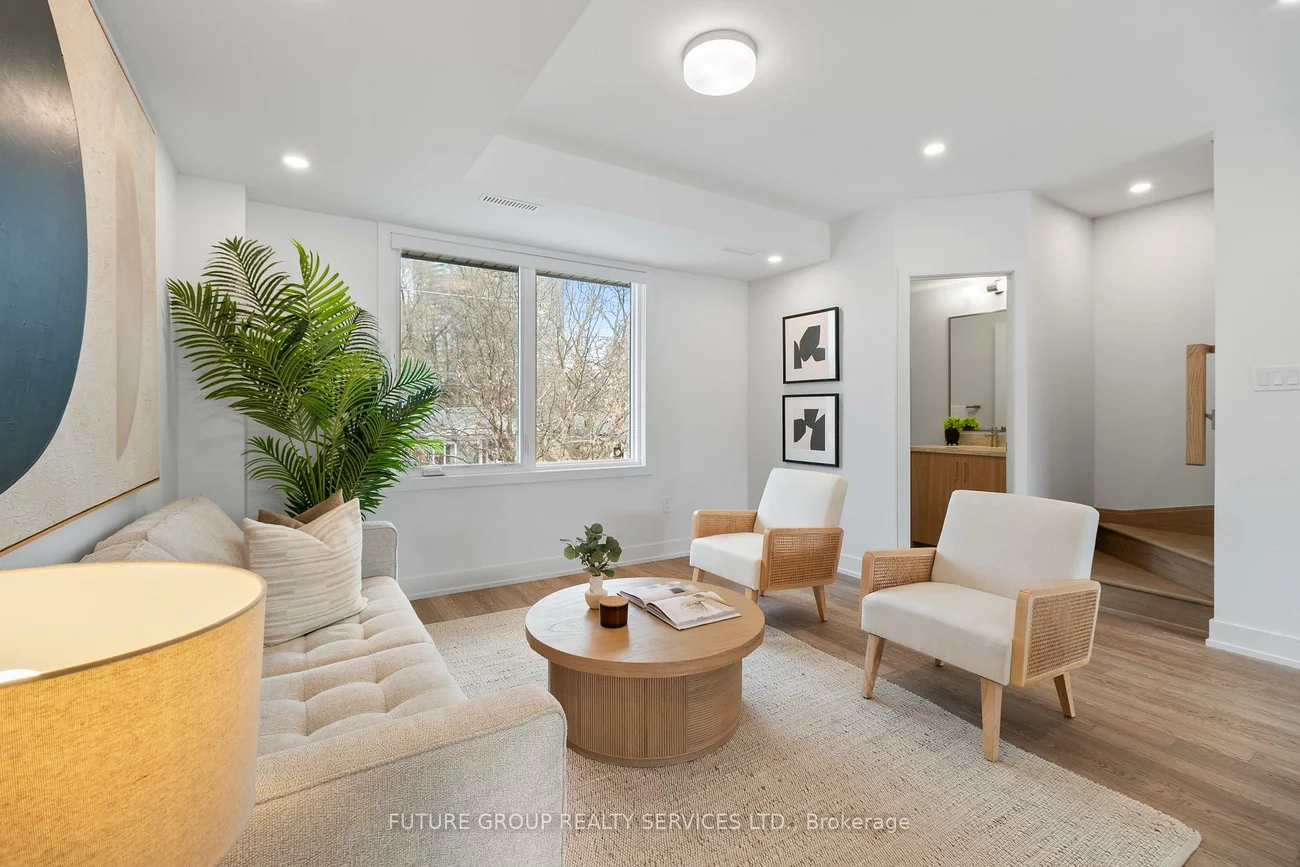34, Poplar, Islington-City Centre West, Toronto