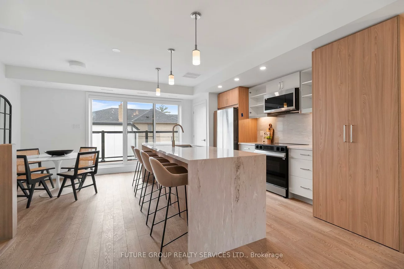 34, Poplar, Islington-City Centre West, Toronto