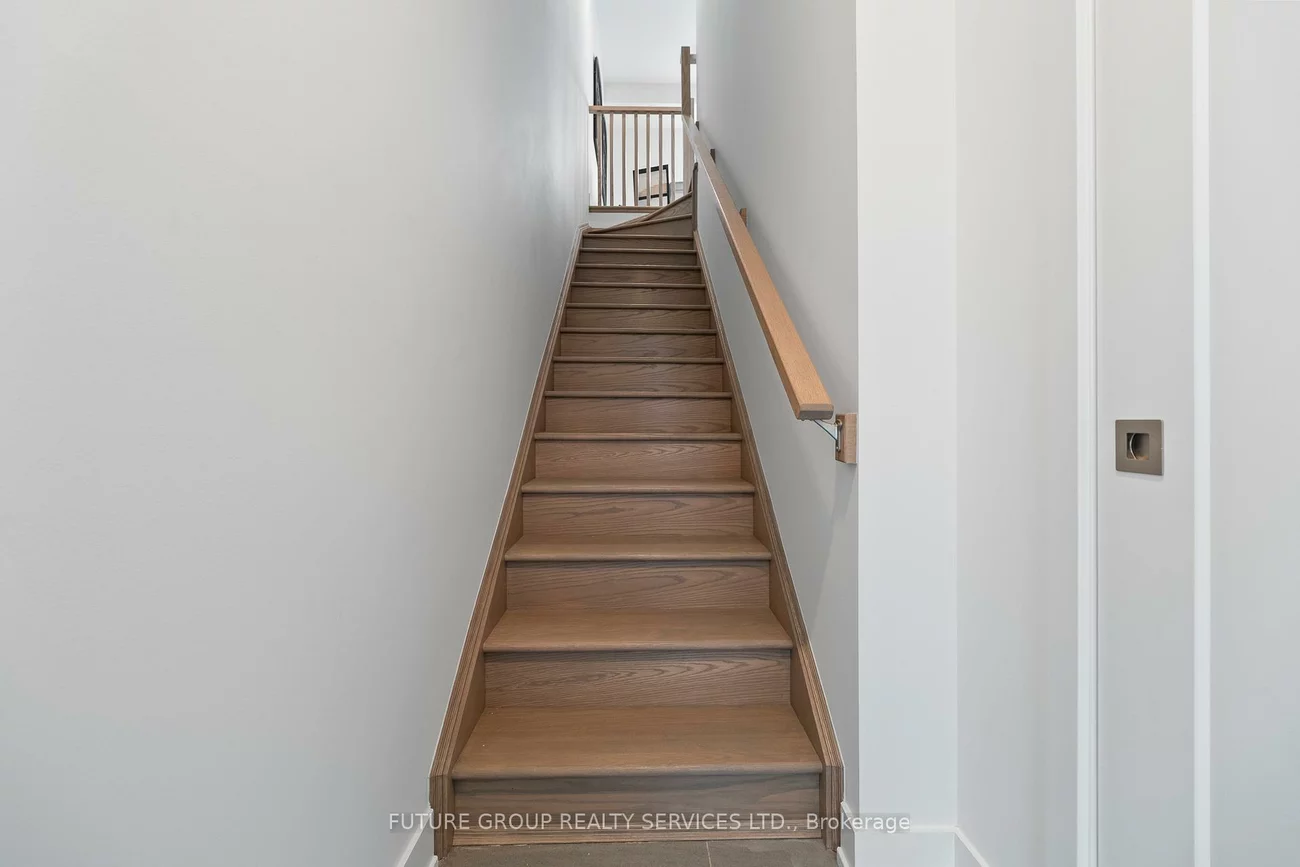 34, Poplar, Islington-City Centre West, Toronto