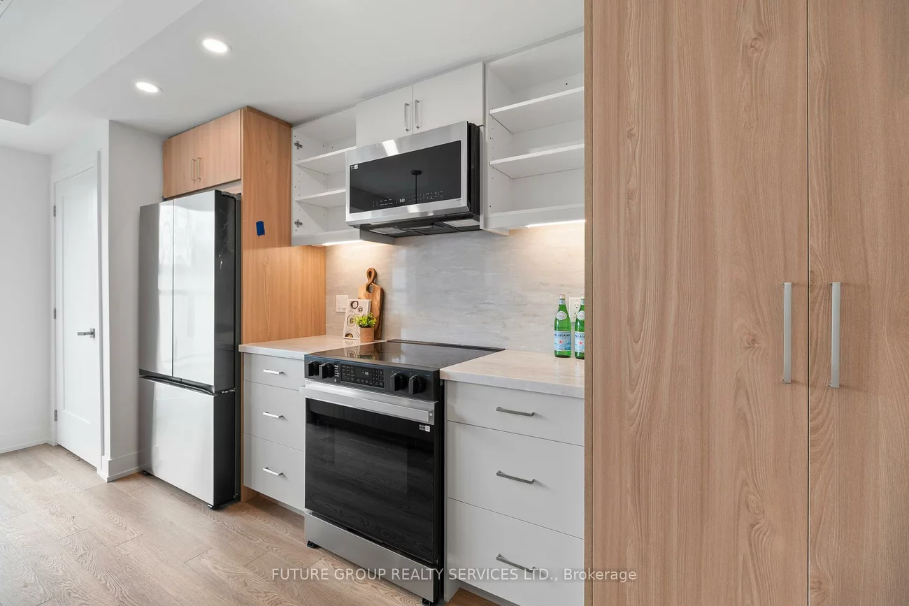 34, Poplar, Islington-City Centre West, Toronto