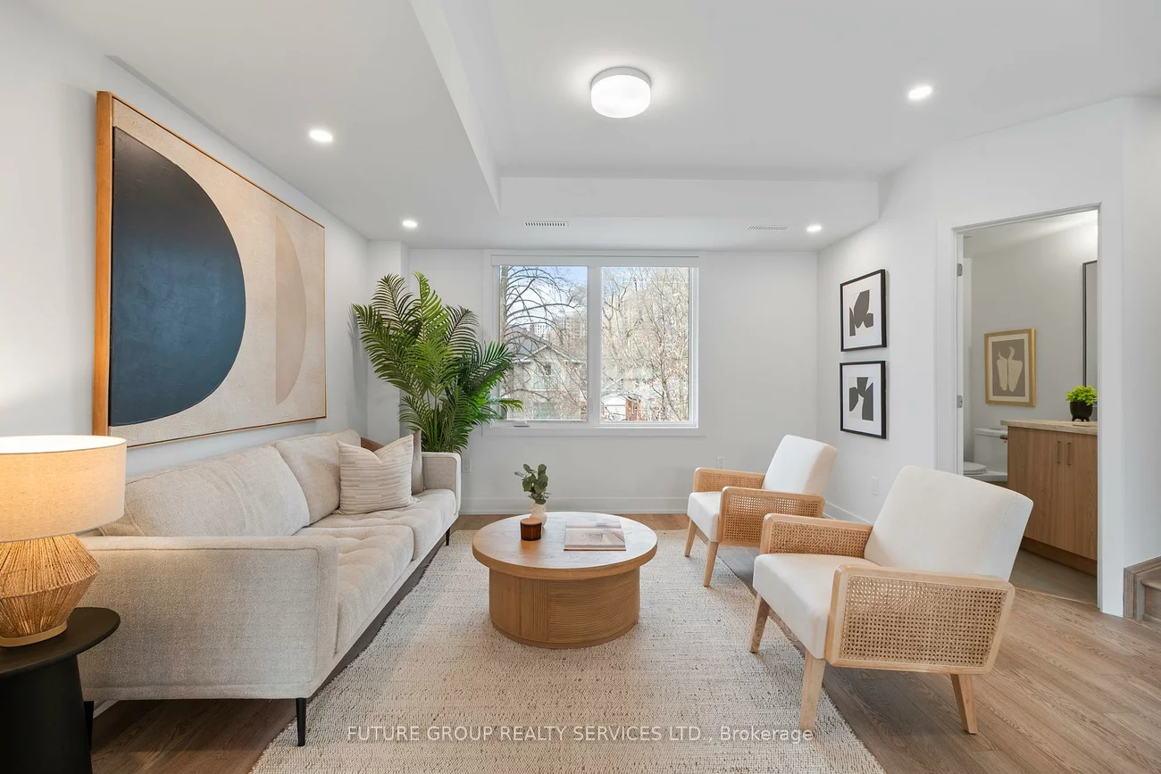 34, Poplar, Islington-City Centre West, Toronto