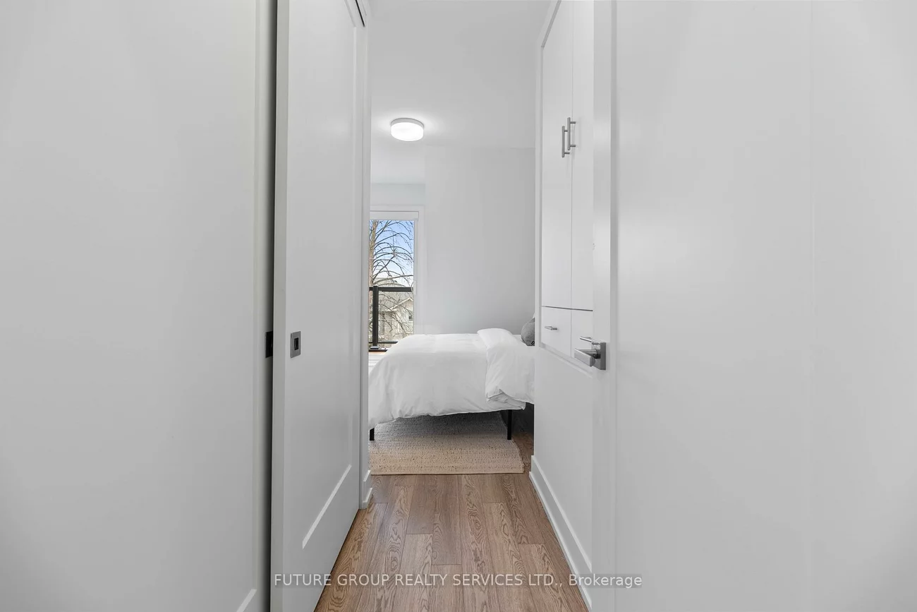 34, Poplar, Islington-City Centre West, Toronto