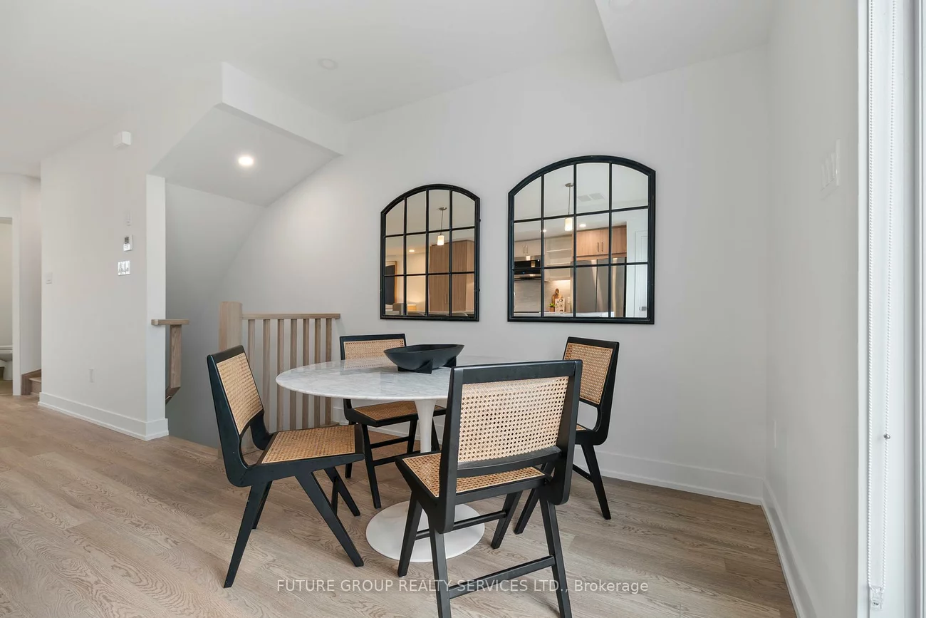 34, Poplar, Islington-City Centre West, Toronto