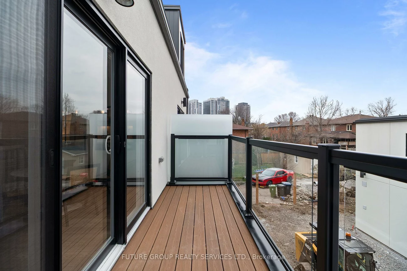 34, Poplar, Islington-City Centre West, Toronto