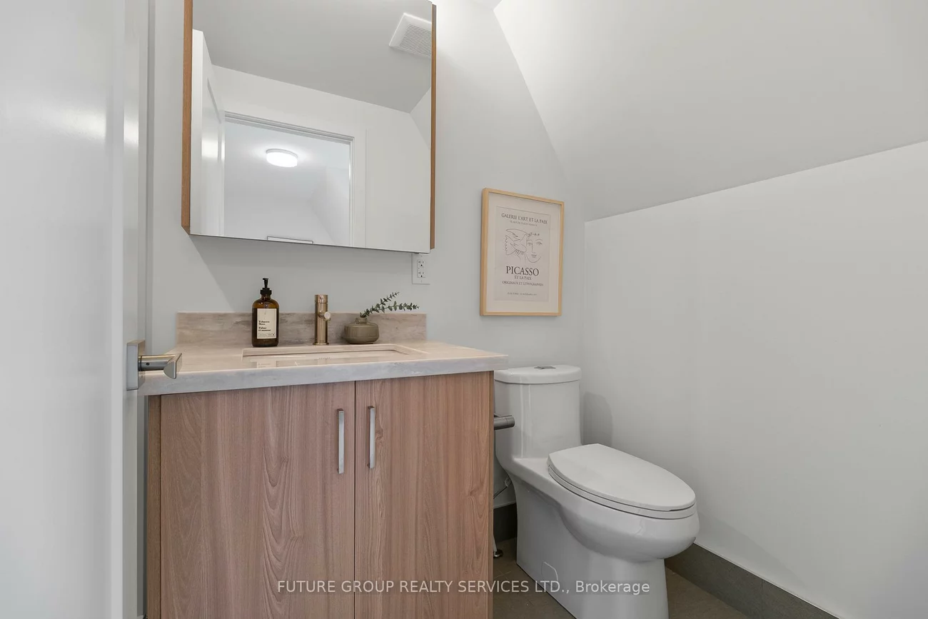 34, Poplar, Islington-City Centre West, Toronto