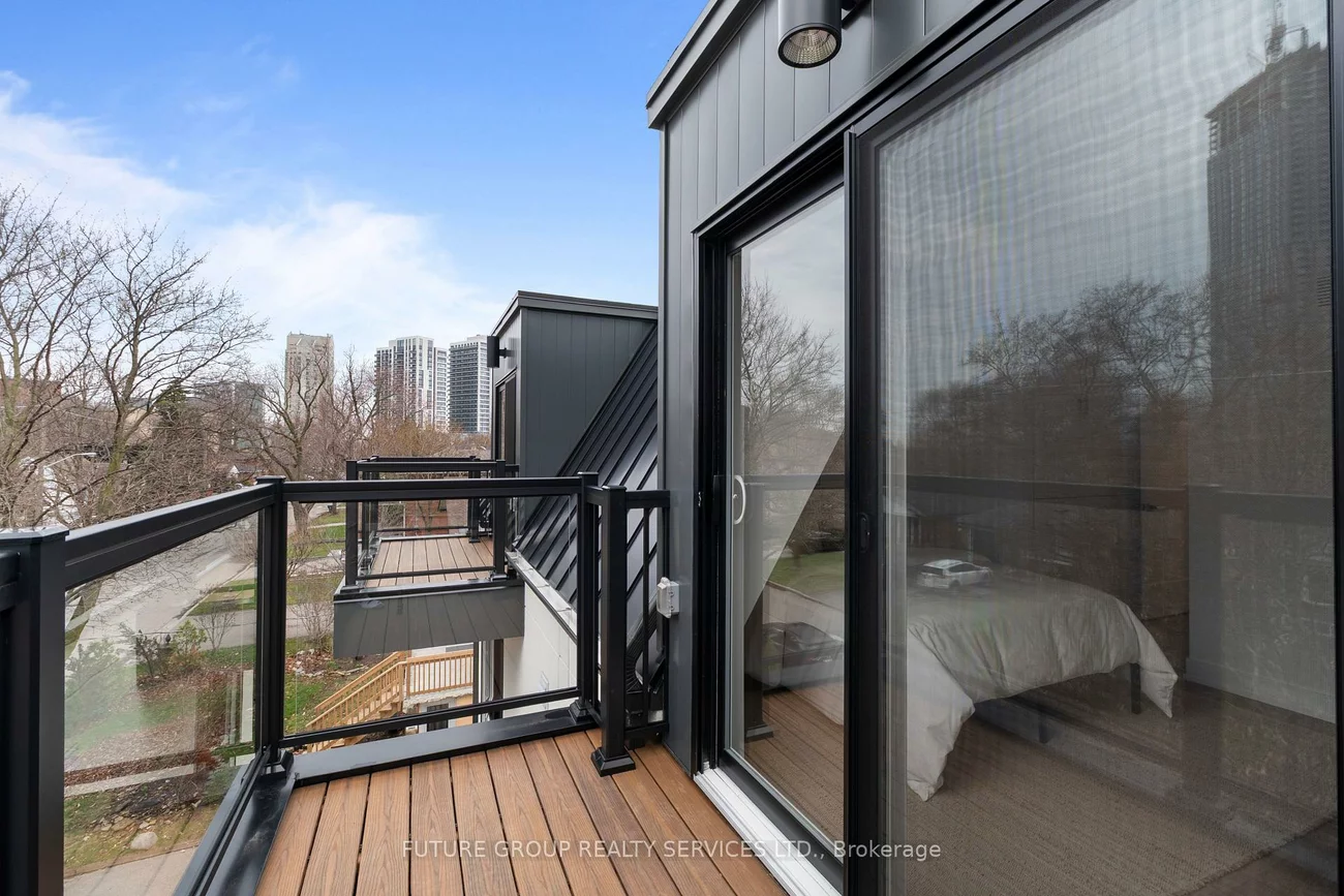 34, Poplar, Islington-City Centre West, Toronto