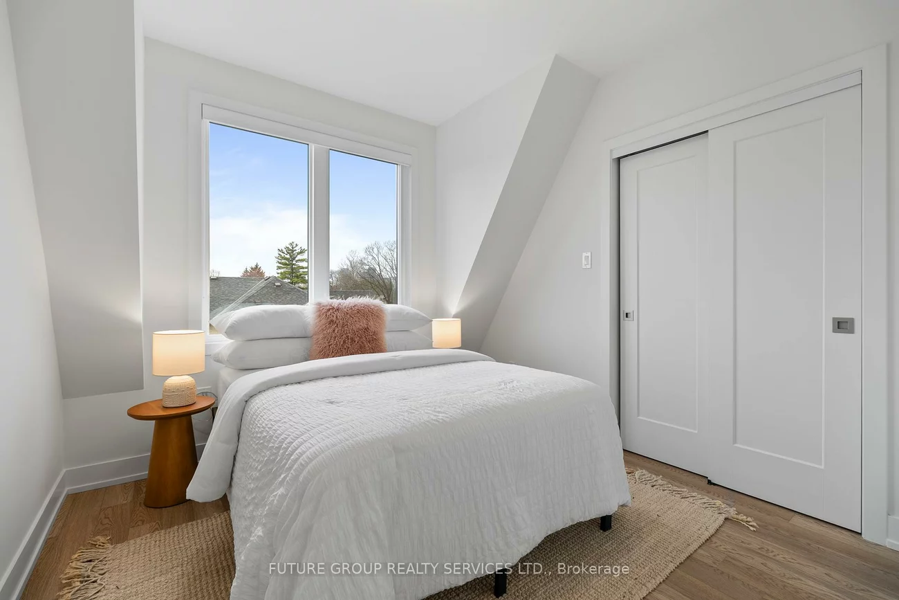 34, Poplar, Islington-City Centre West, Toronto