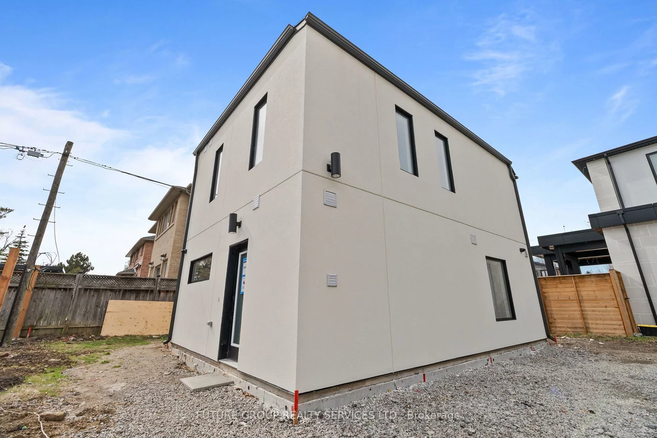 34, Poplar, Islington-City Centre West, Toronto