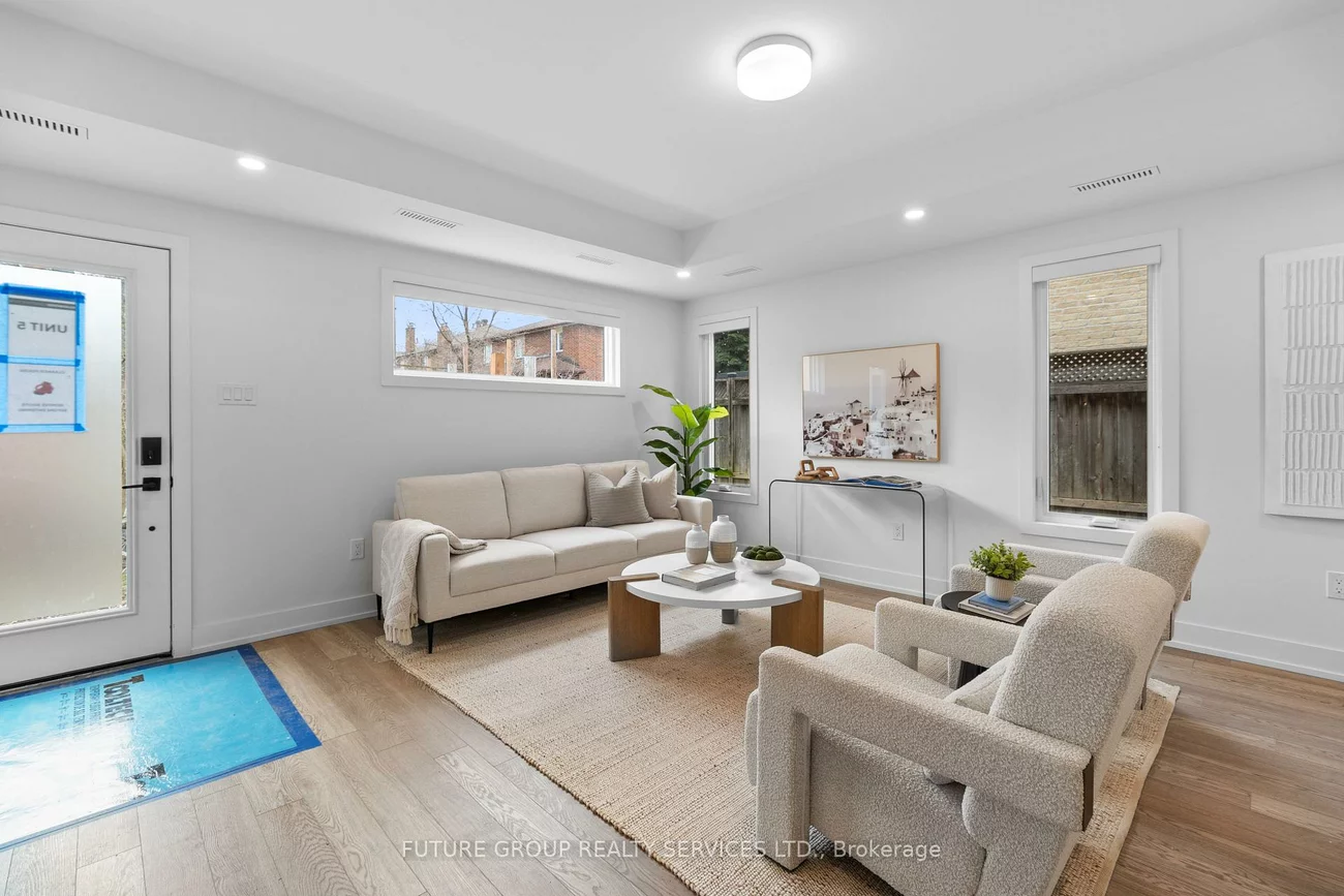 34, Poplar, Islington-City Centre West, Toronto