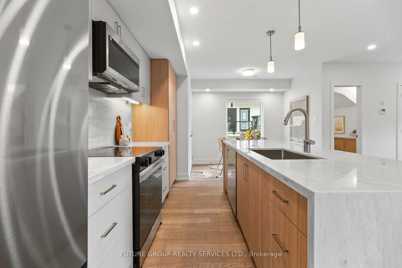 34, Poplar, Islington-City Centre West, Toronto