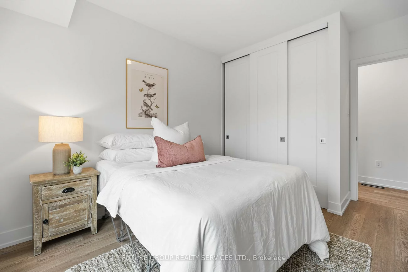 34, Poplar, Islington-City Centre West, Toronto
