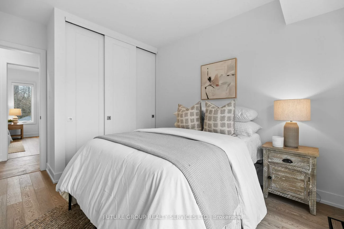 34, Poplar, Islington-City Centre West, Toronto