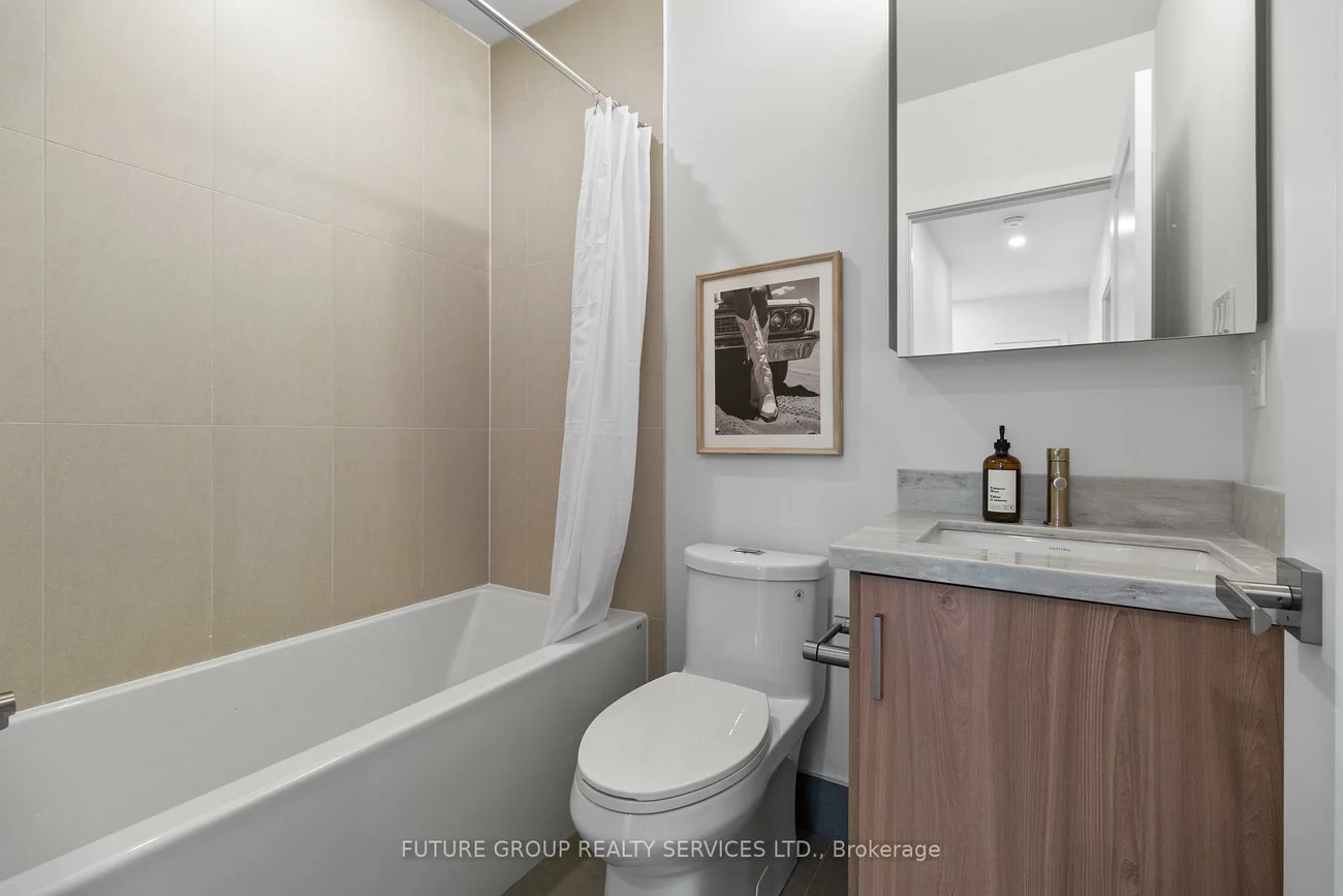 34, Poplar, Islington-City Centre West, Toronto
