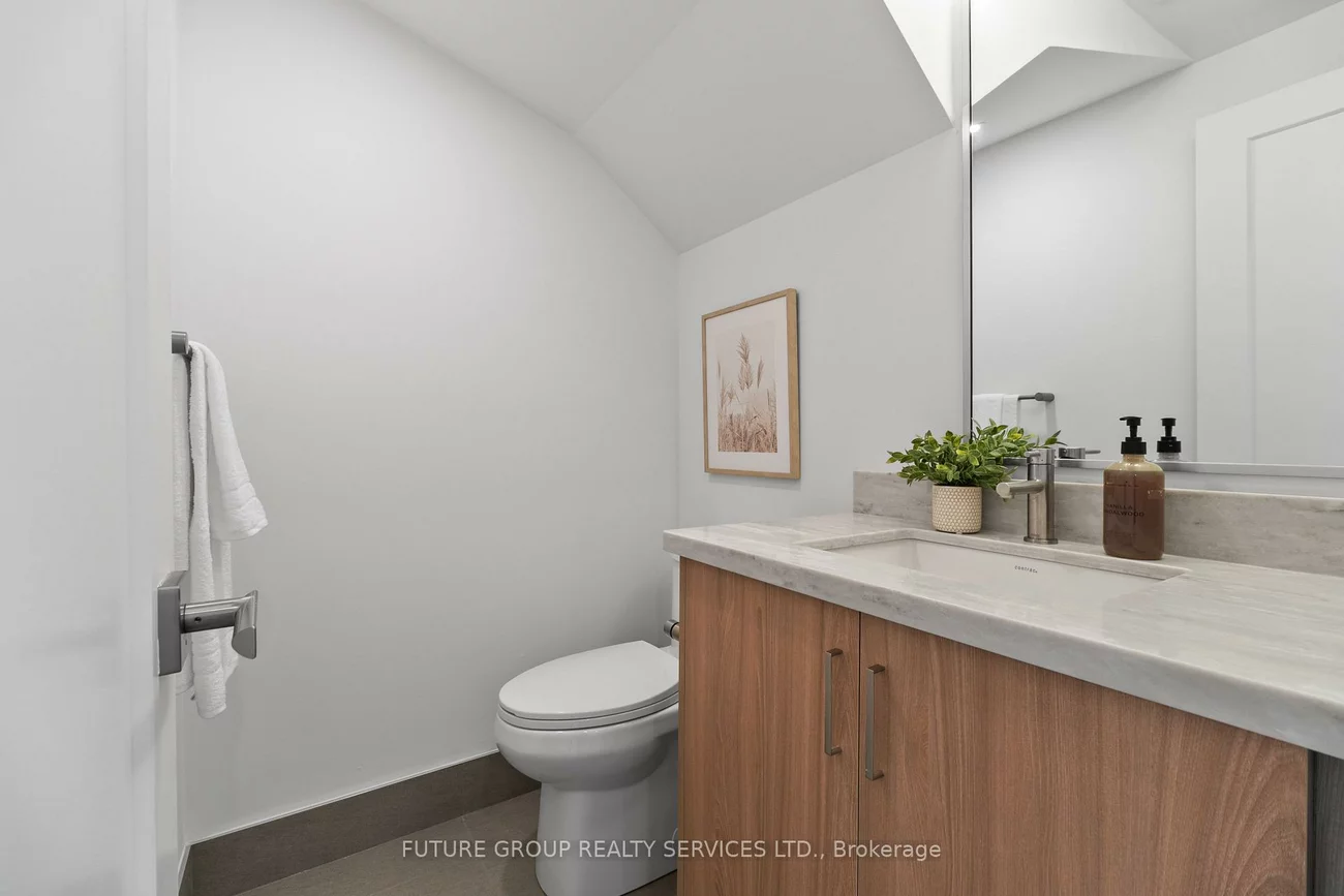34, Poplar, Islington-City Centre West, Toronto