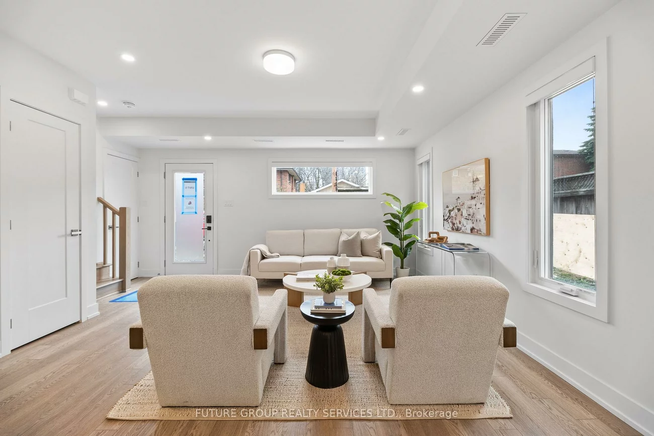 34, Poplar, Islington-City Centre West, Toronto