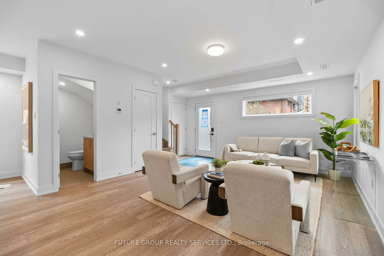 34, Poplar, Islington-City Centre West, Toronto
