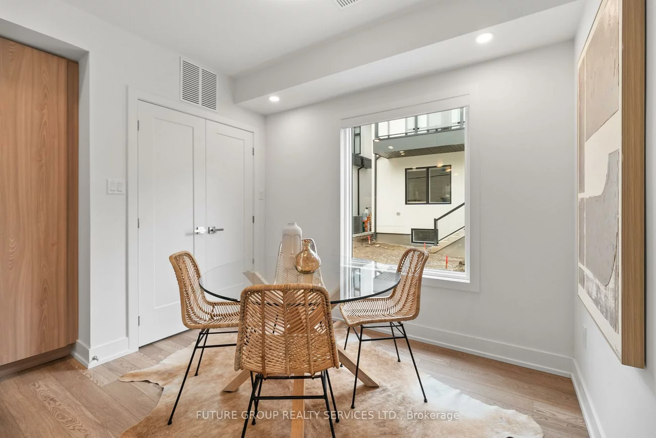 34, Poplar, Islington-City Centre West, Toronto