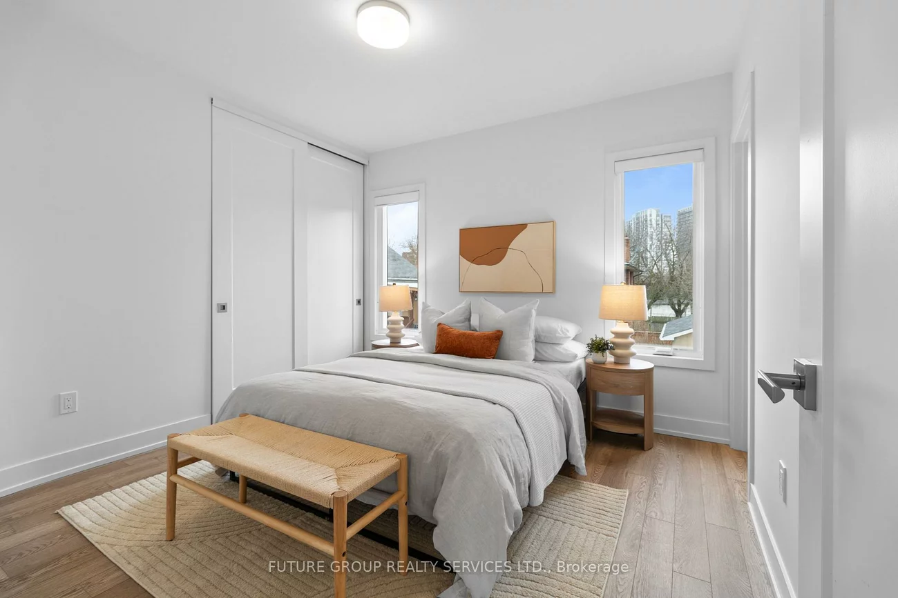 34, Poplar, Islington-City Centre West, Toronto