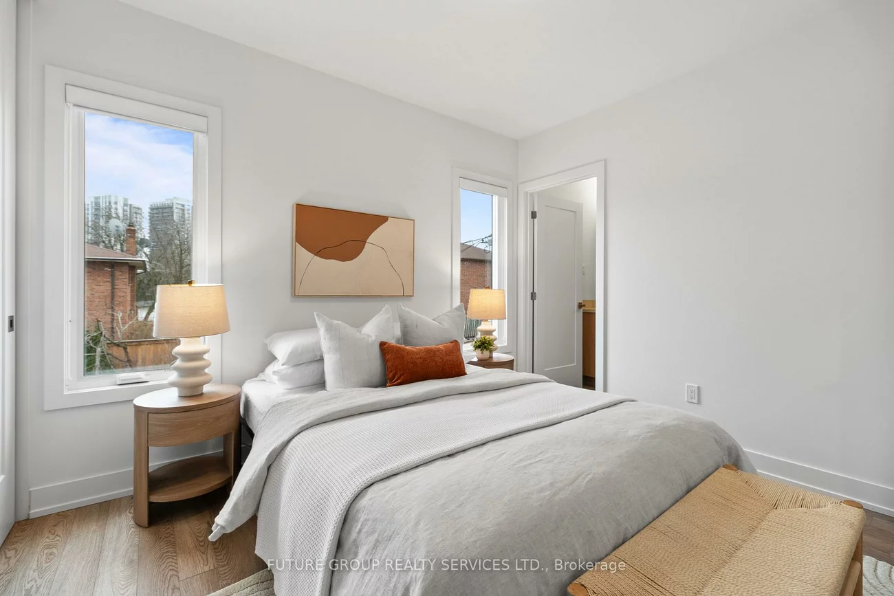34, Poplar, Islington-City Centre West, Toronto