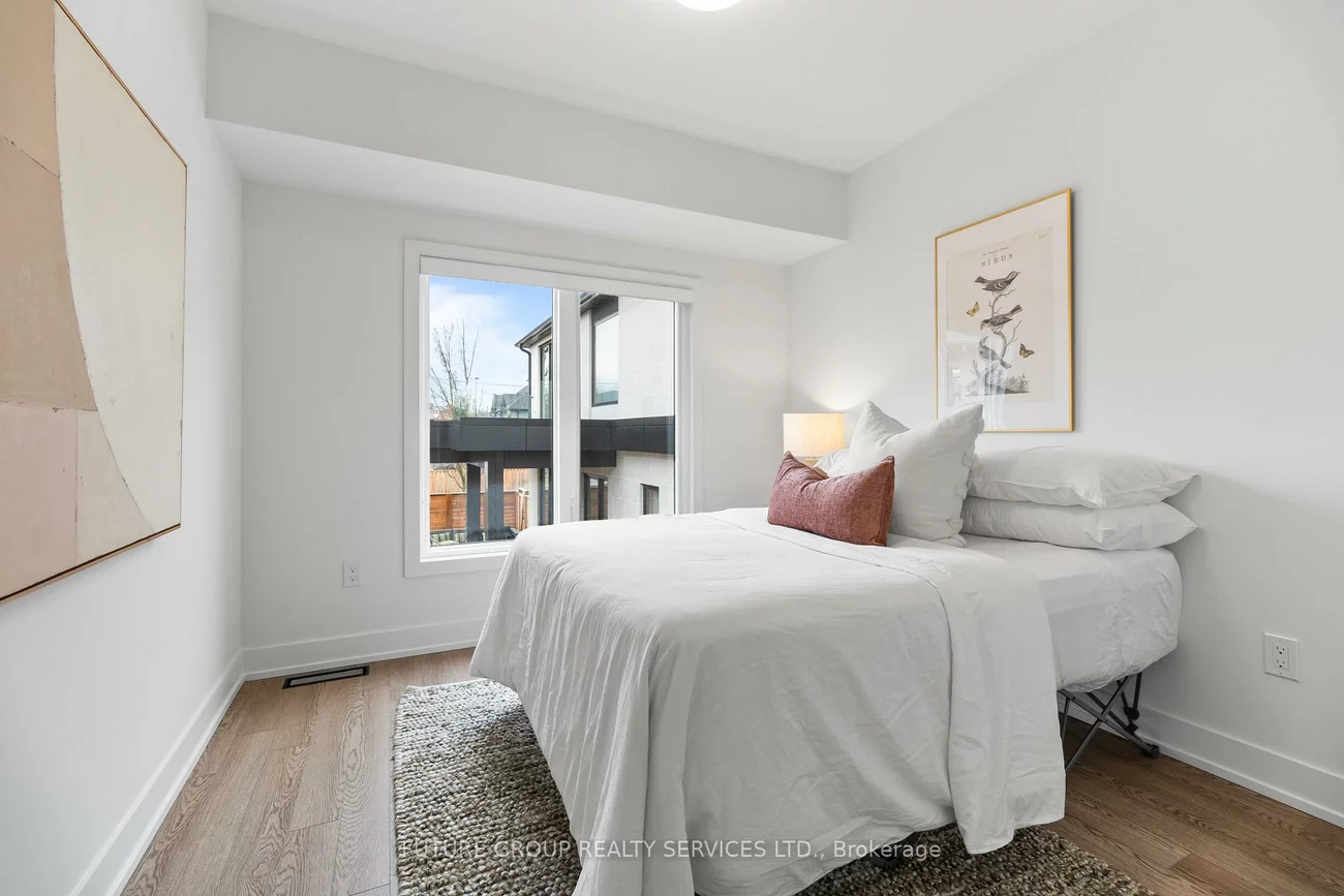 34, Poplar, Islington-City Centre West, Toronto
