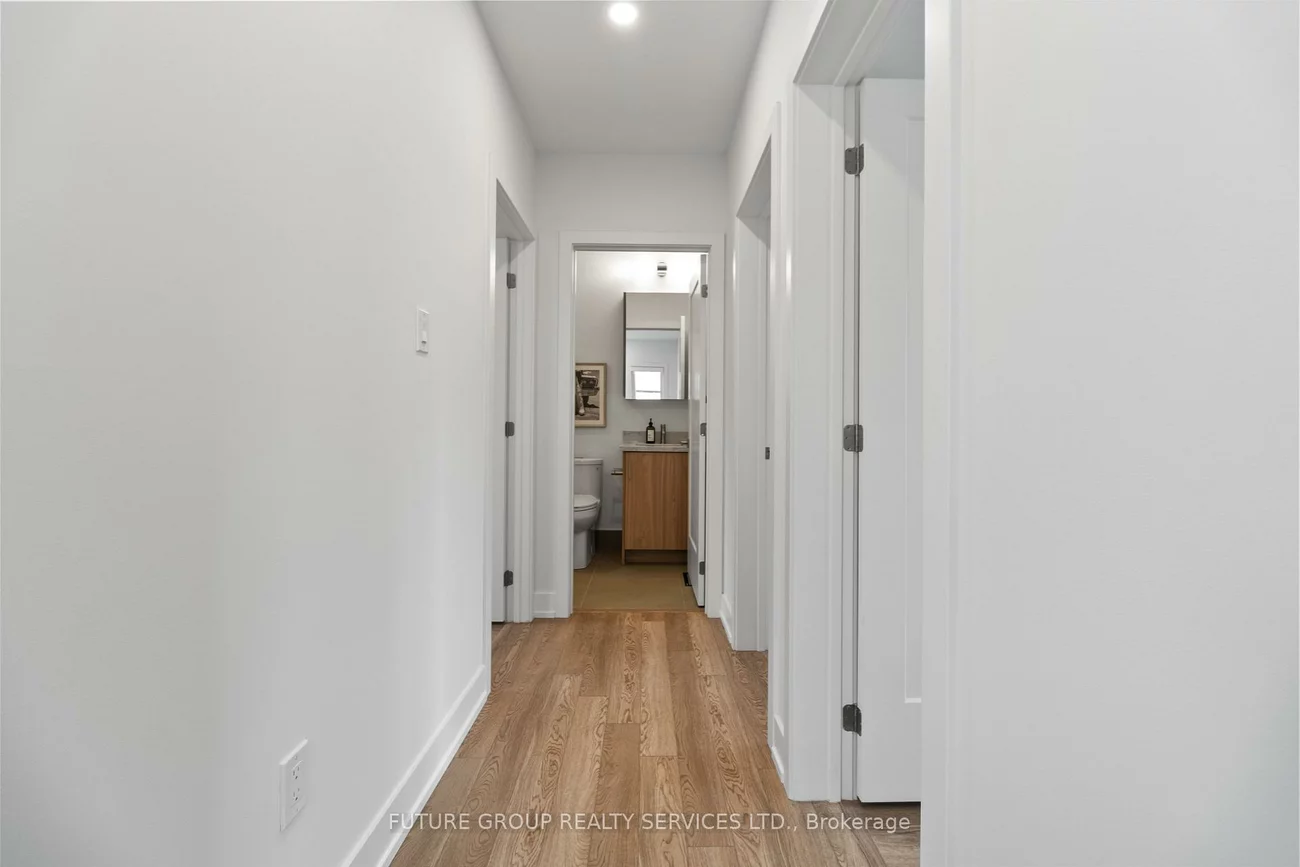 34, Poplar, Islington-City Centre West, Toronto