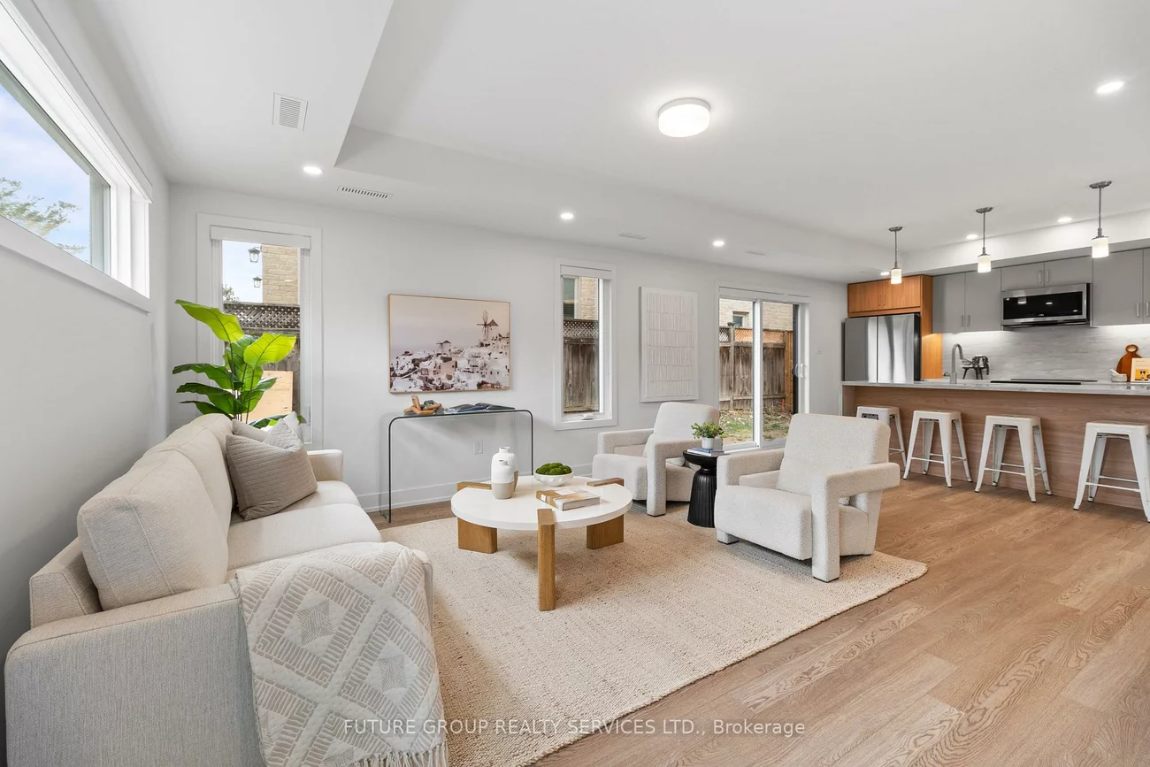 34, Poplar, Islington-City Centre West, Toronto