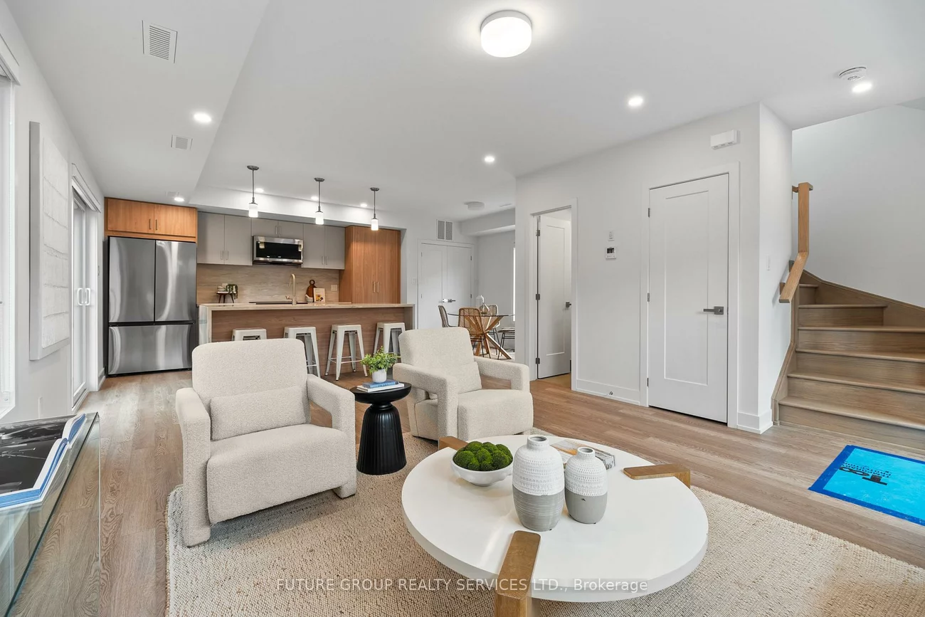 34, Poplar, Islington-City Centre West, Toronto