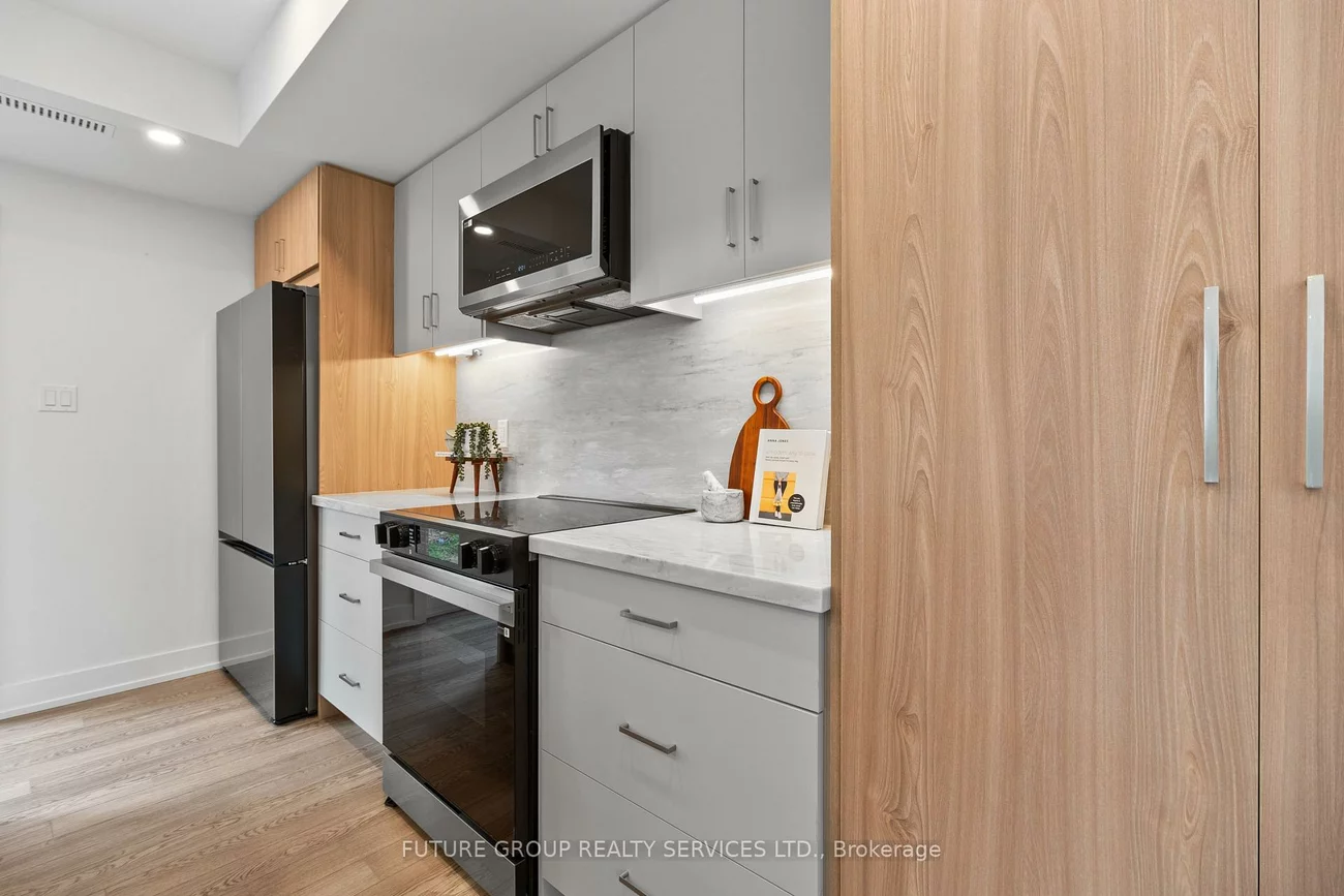 34, Poplar, Islington-City Centre West, Toronto