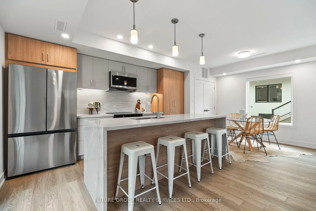 34, Poplar, Islington-City Centre West, Toronto