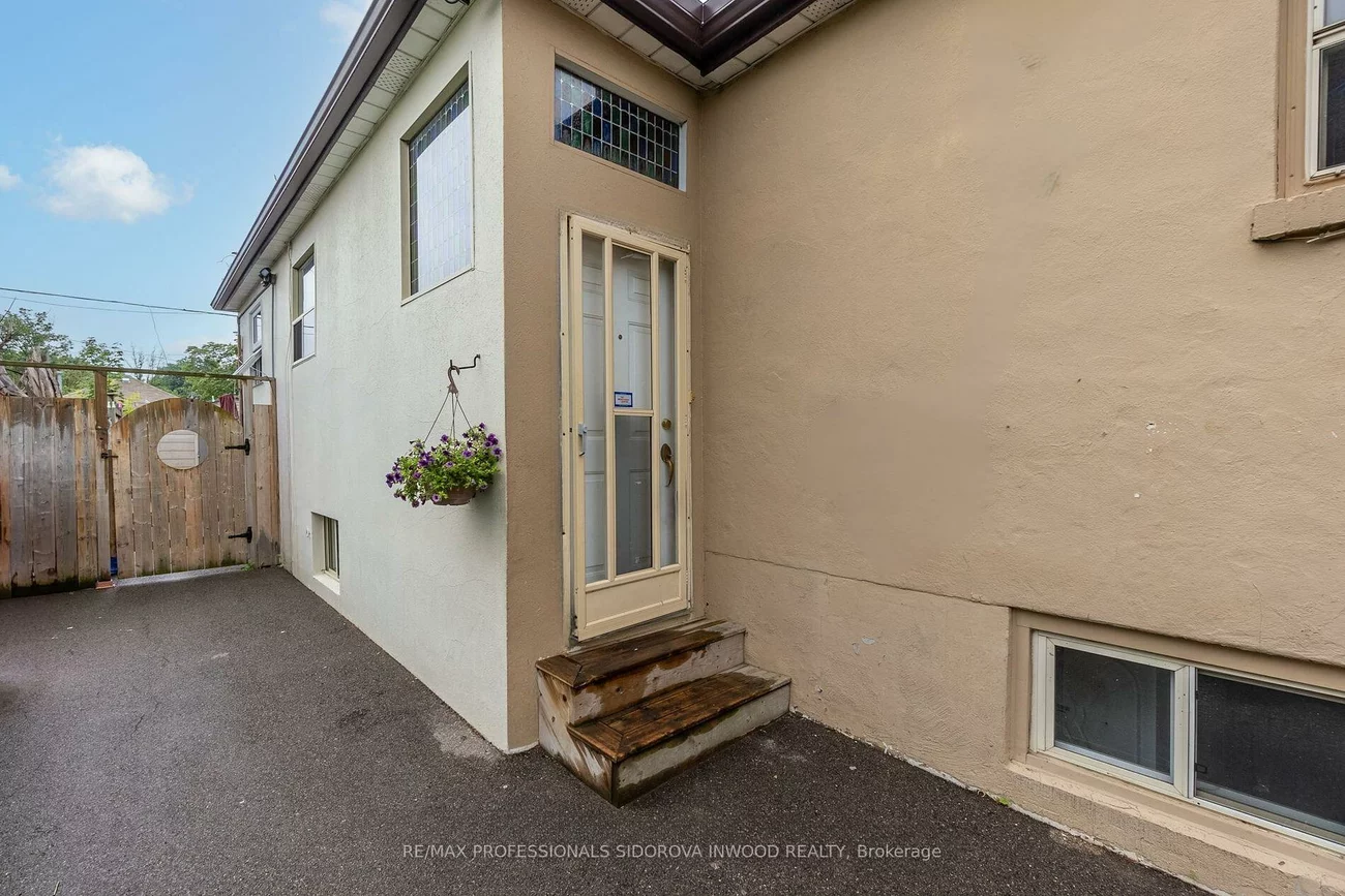 1, Dixon, Humber Heights, Toronto