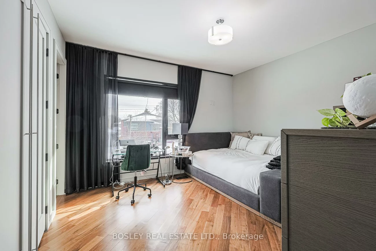 10, Graystone, Islington-City Centre West, Toronto