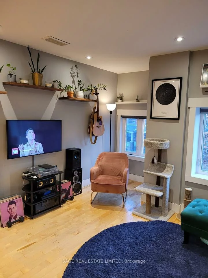 108, Pearson, Roncesvalles, Toronto
