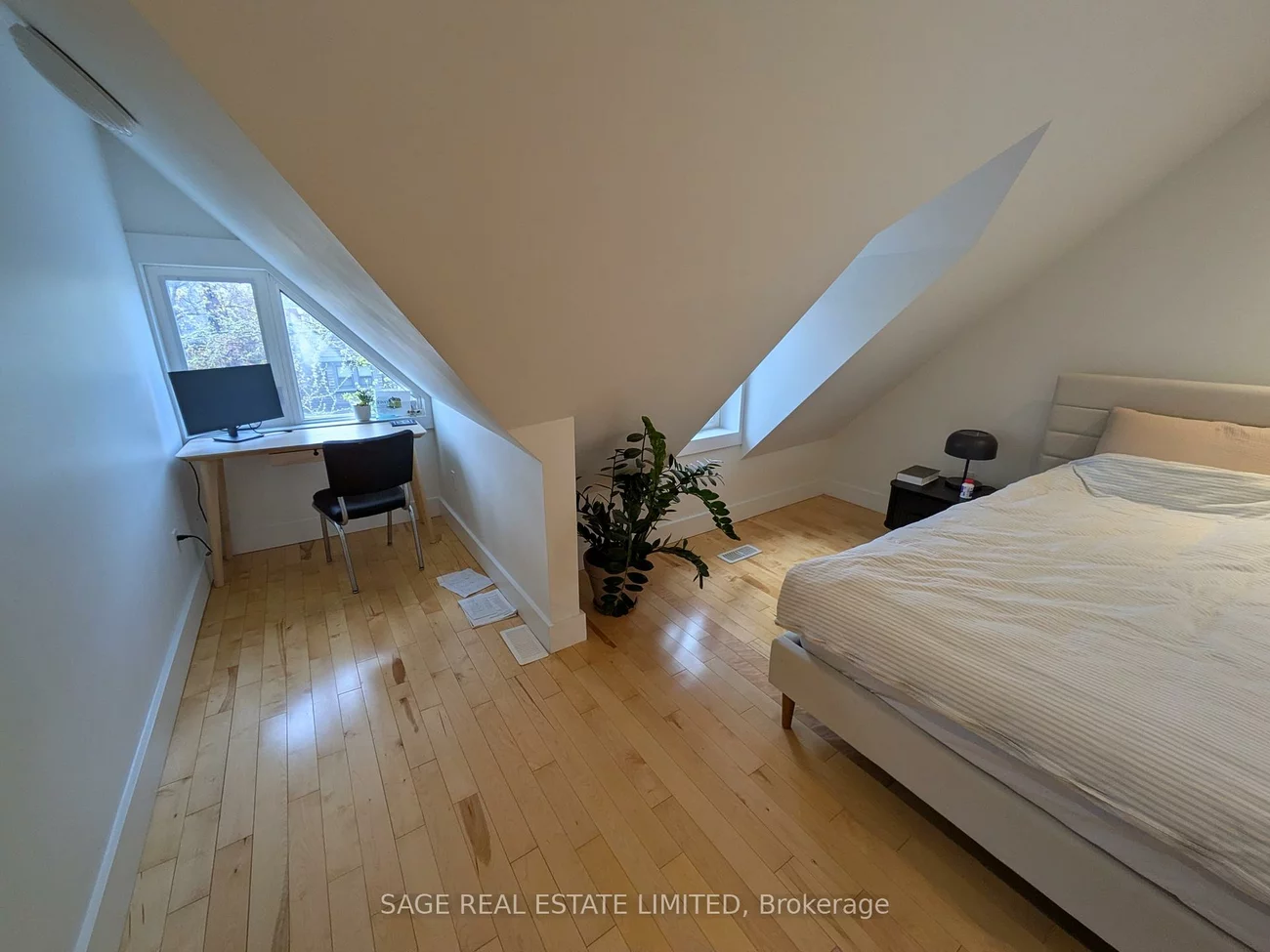 108, Pearson, Roncesvalles, Toronto