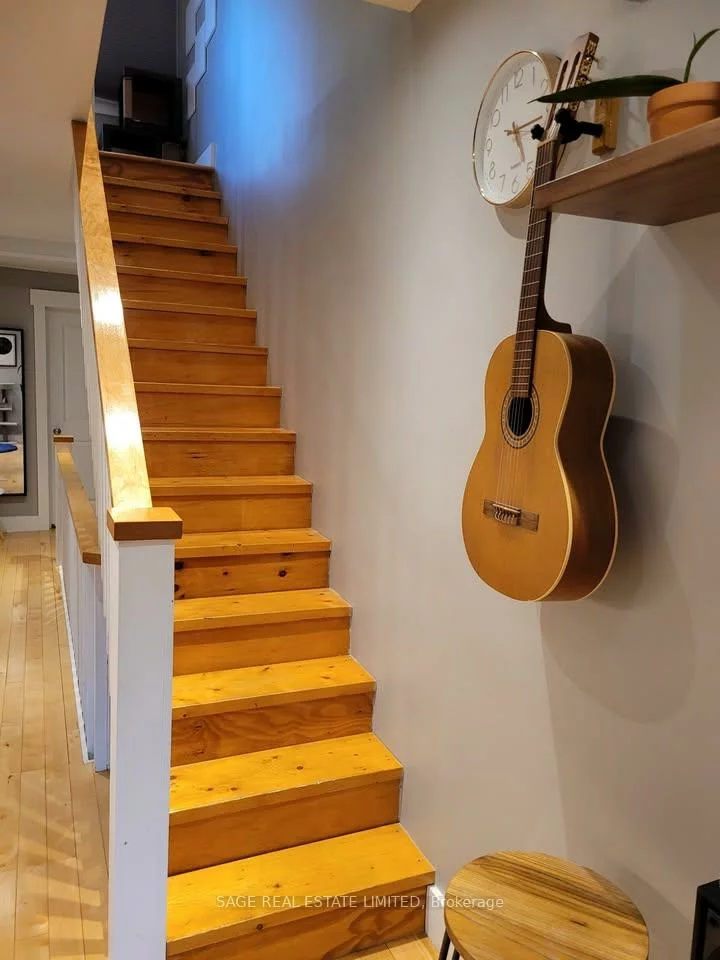 108, Pearson, Roncesvalles, Toronto