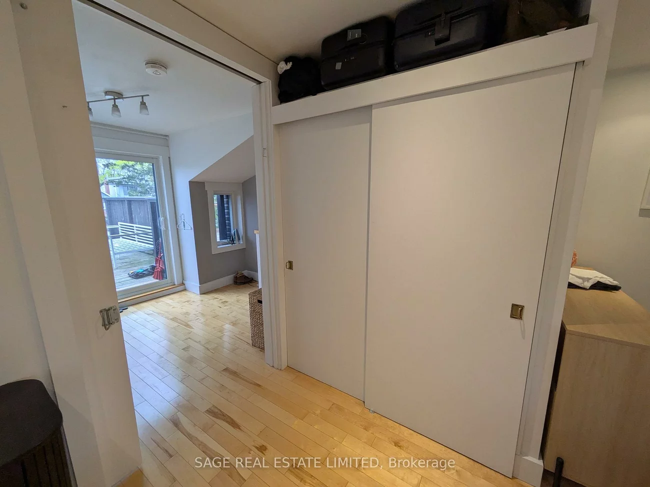 108, Pearson, Roncesvalles, Toronto
