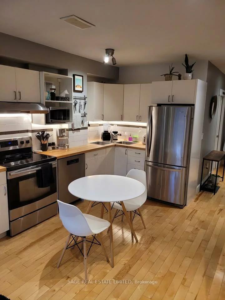 108, Pearson, Roncesvalles, Toronto