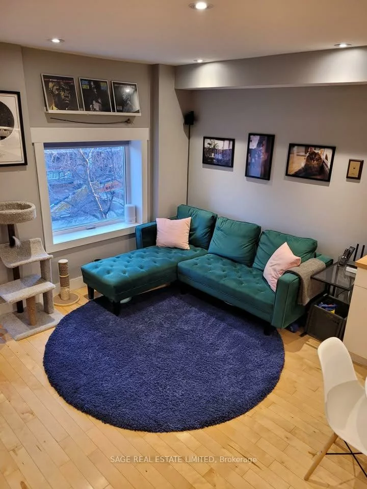 108, Pearson, Roncesvalles, Toronto