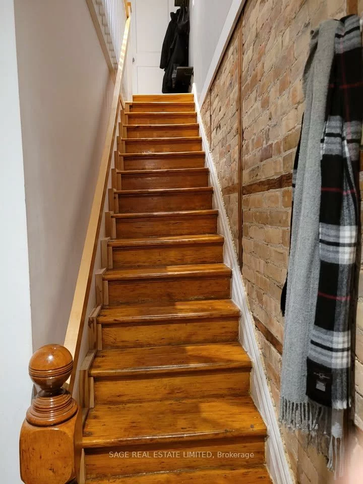 108, Pearson, Roncesvalles, Toronto