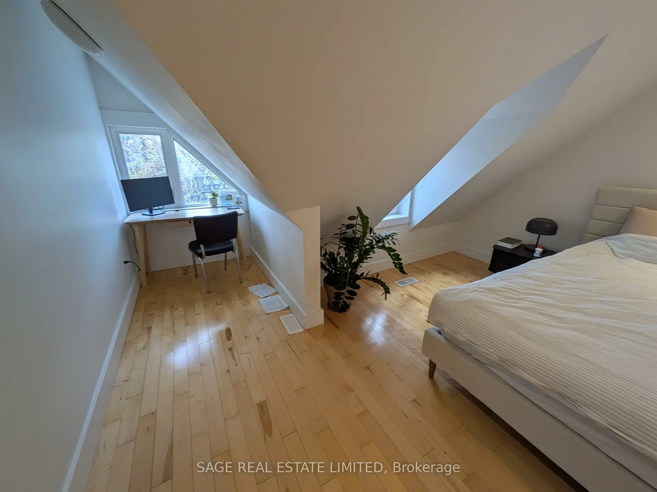108, Pearson, Roncesvalles, Toronto