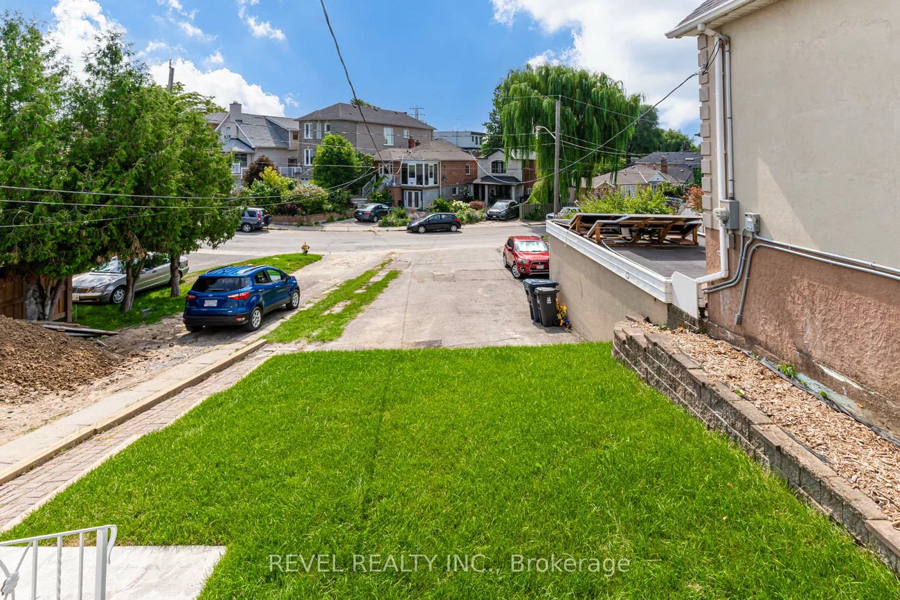 24, Kenora, Keelesdale-Eglinton West, Toronto