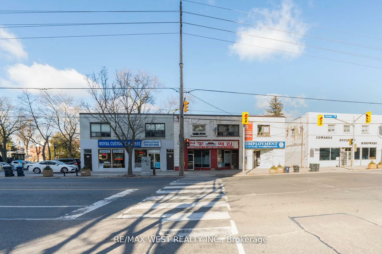 4992B, Dundas, Islington-City Centre West, Toronto