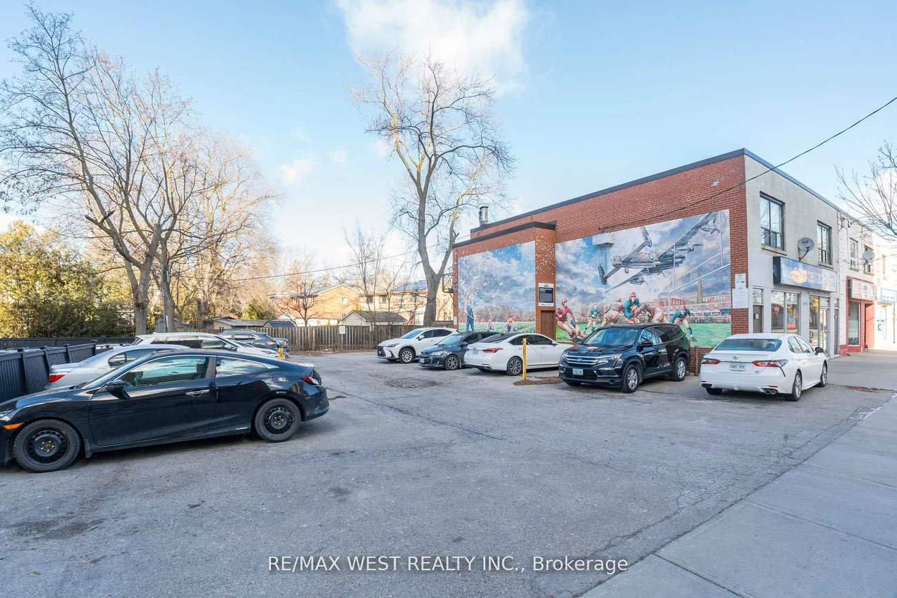 4992B, Dundas, Islington-City Centre West, Toronto