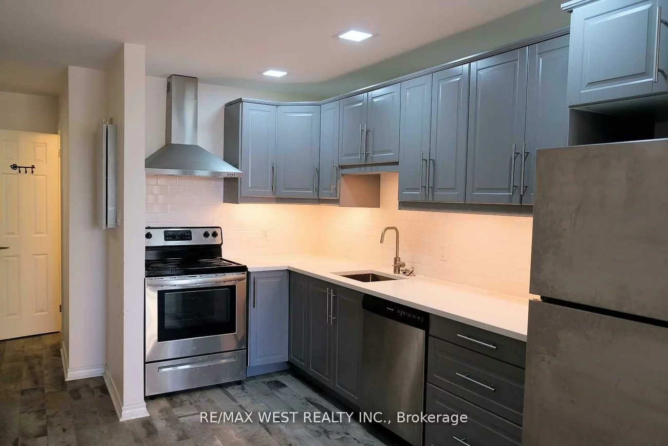 4992B, Dundas, Islington-City Centre West, Toronto