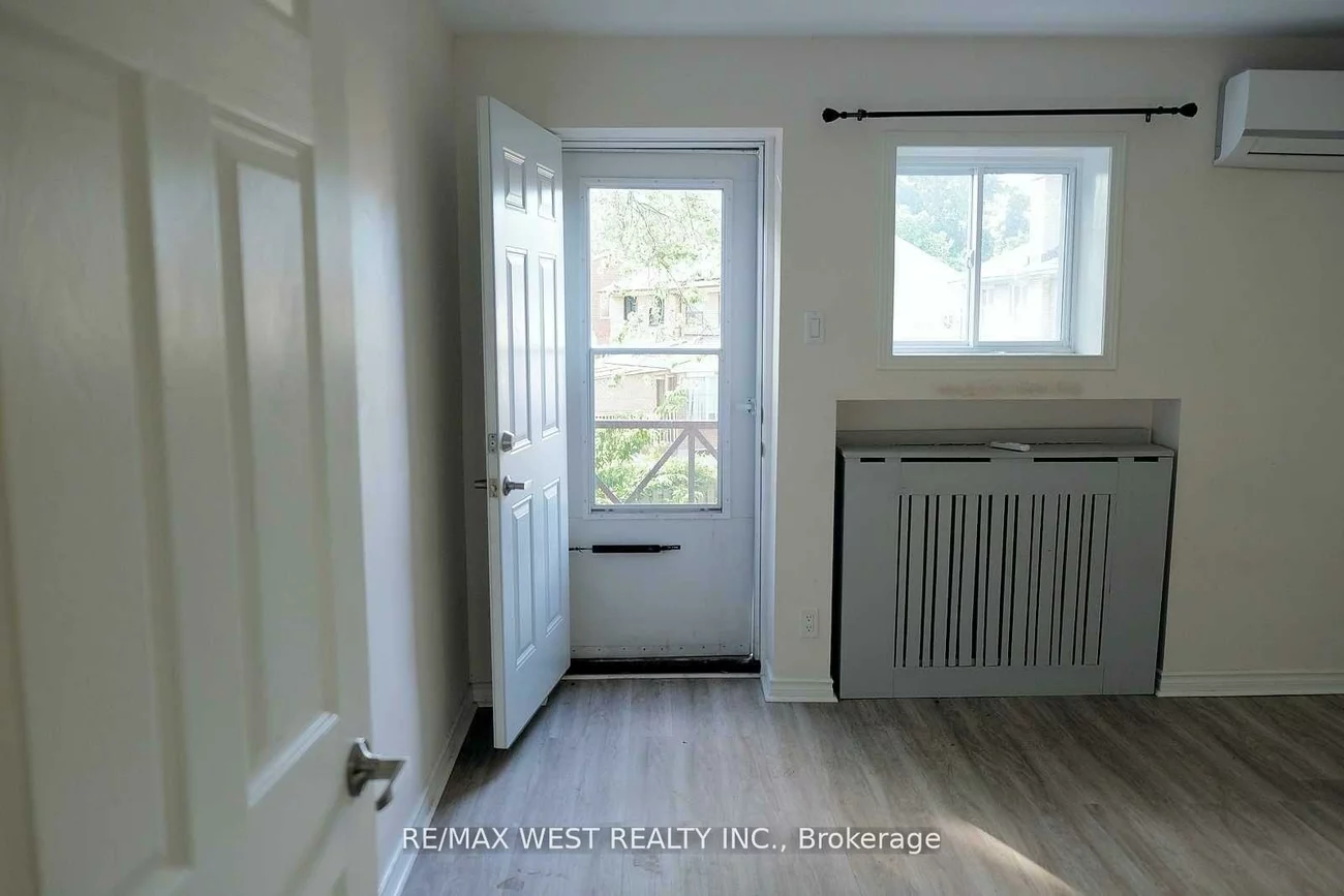 4992B, Dundas, Islington-City Centre West, Toronto