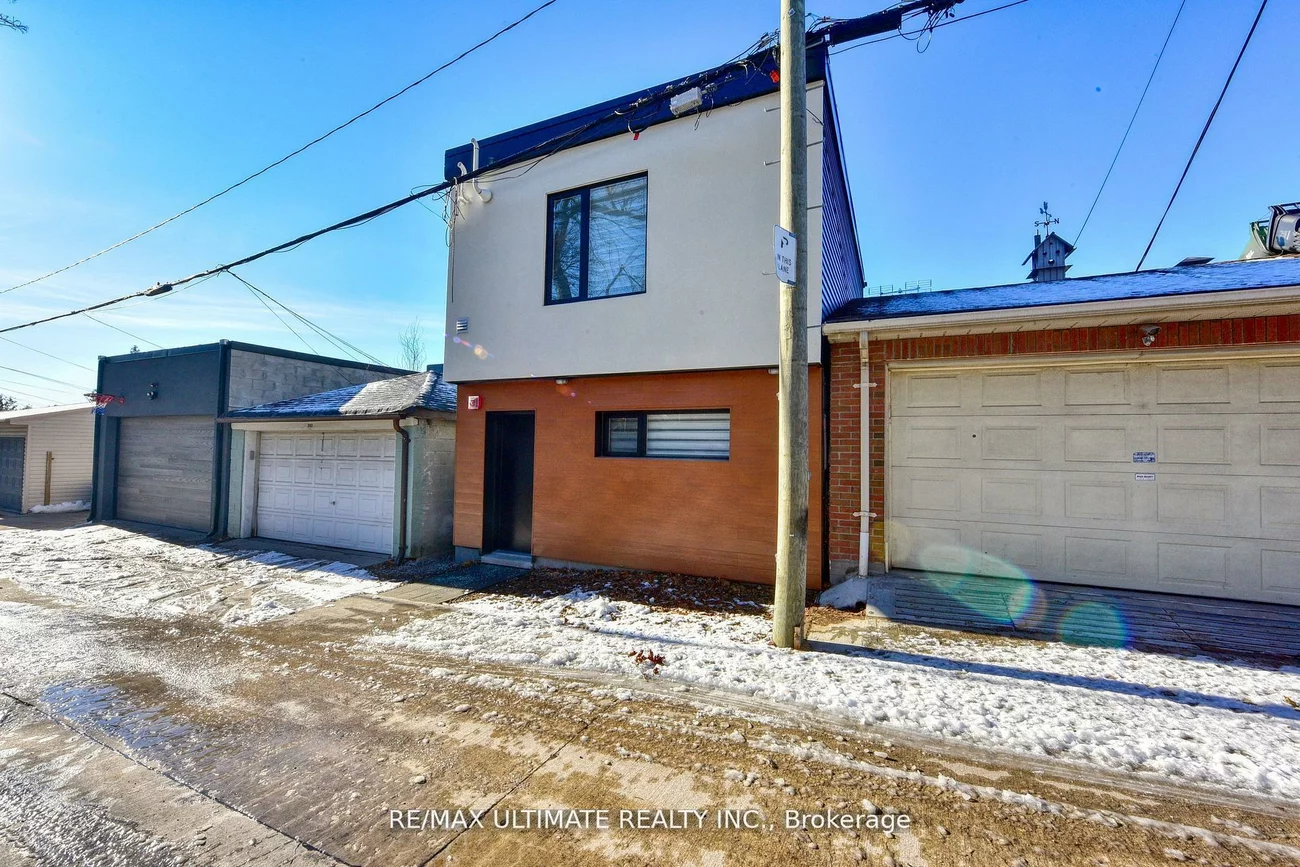 385, McRoberts, Caledonia-Fairbank, Toronto