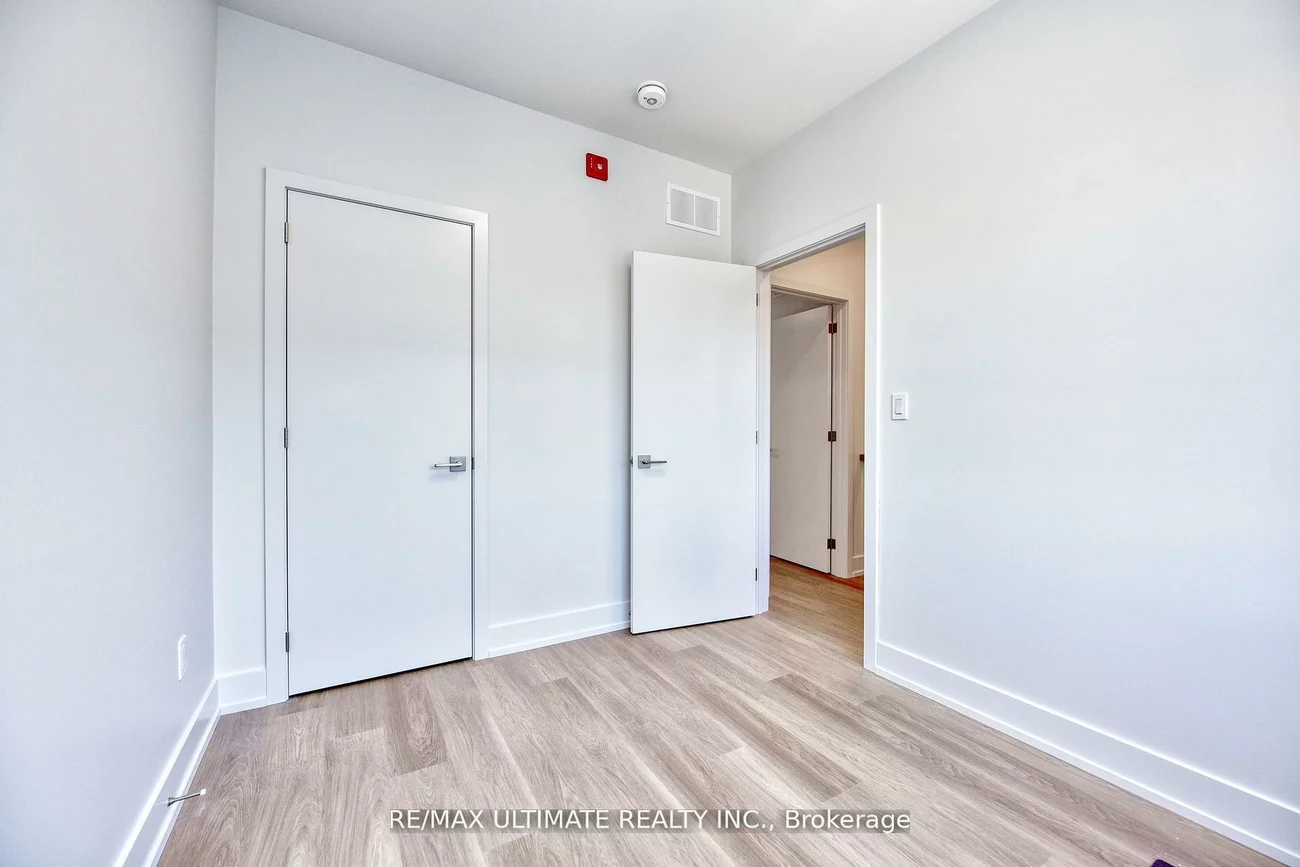 385, McRoberts, Caledonia-Fairbank, Toronto