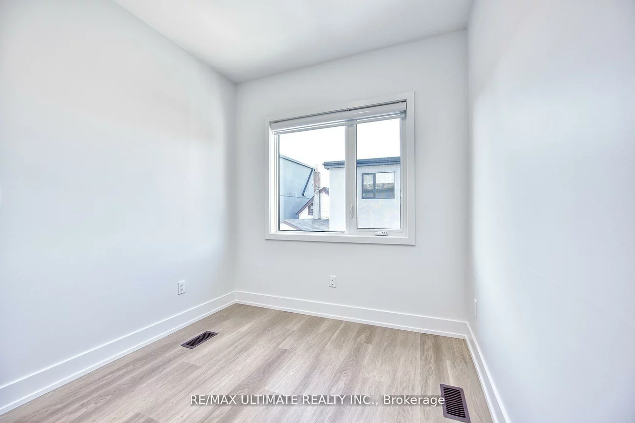 385, McRoberts, Caledonia-Fairbank, Toronto