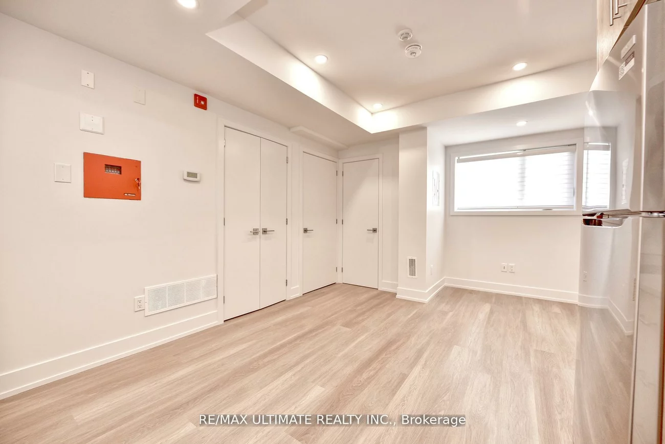 385, McRoberts, Caledonia-Fairbank, Toronto